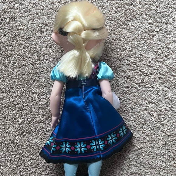 Disney Animator Collector Elsa Doll with Blue Dress - Picture 3 of 3